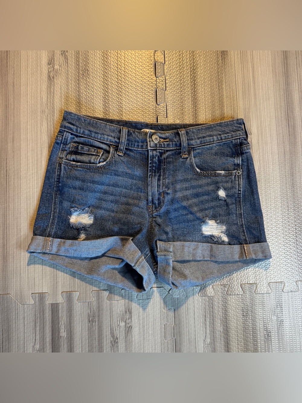 Old Navy Women's Mid-Rise‎ Boyfriend Ripped Medium-Wash Jean Shorts